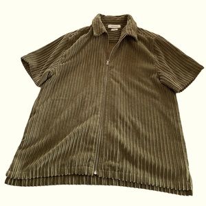 Mens Urban Outfitters M shirt, color Olive, very velvety soft